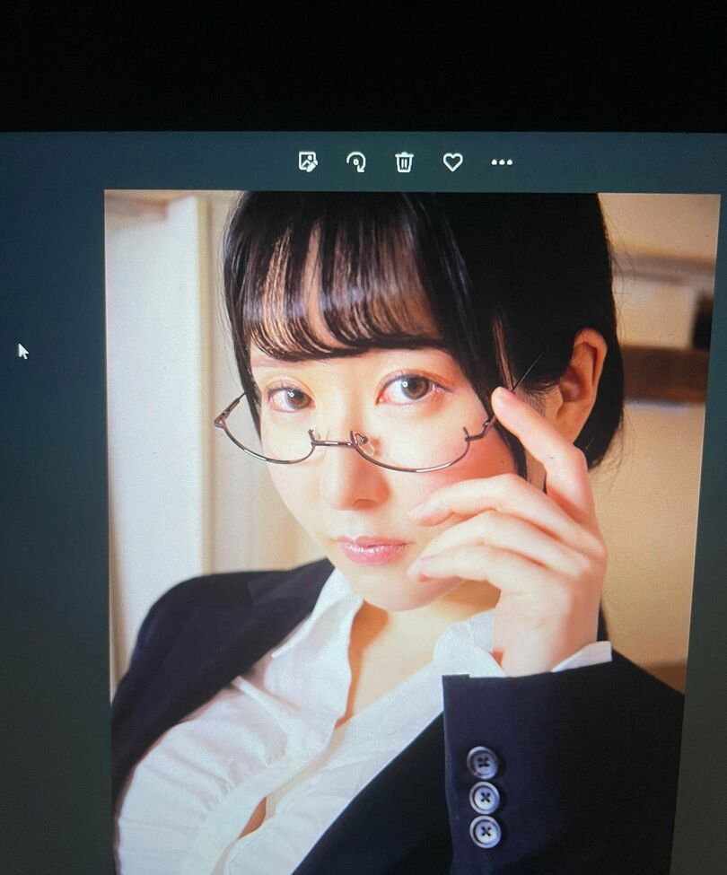 Lunaamemiya desnuda #108942681