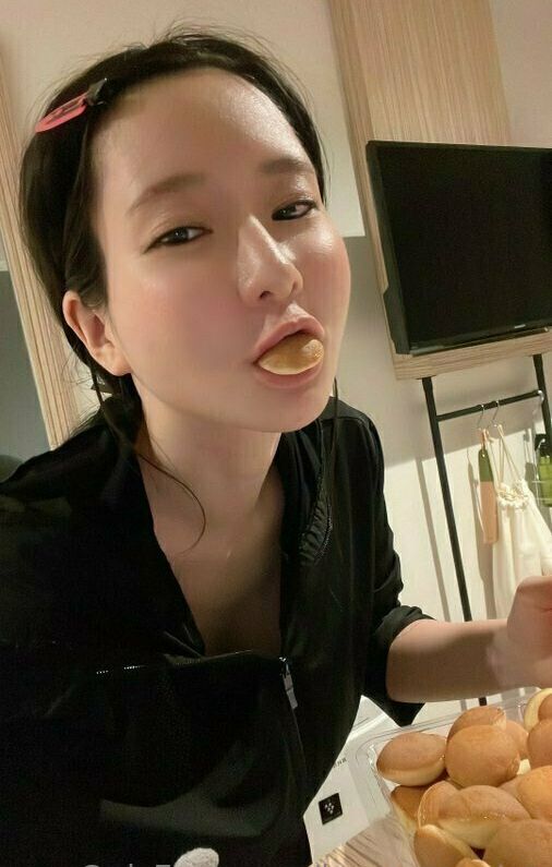 Lunaamemiya desnuda #108942696