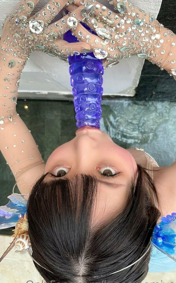 Lunaamemiya desnuda #108942710