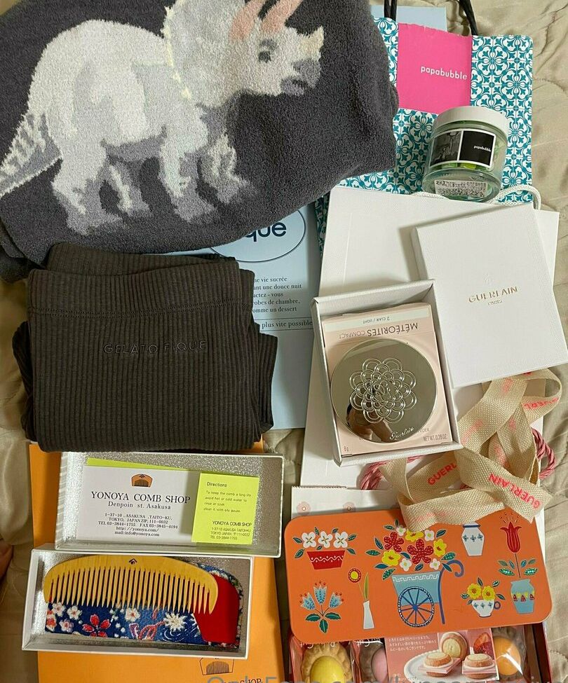 Lunaamemiya desnuda #108942722