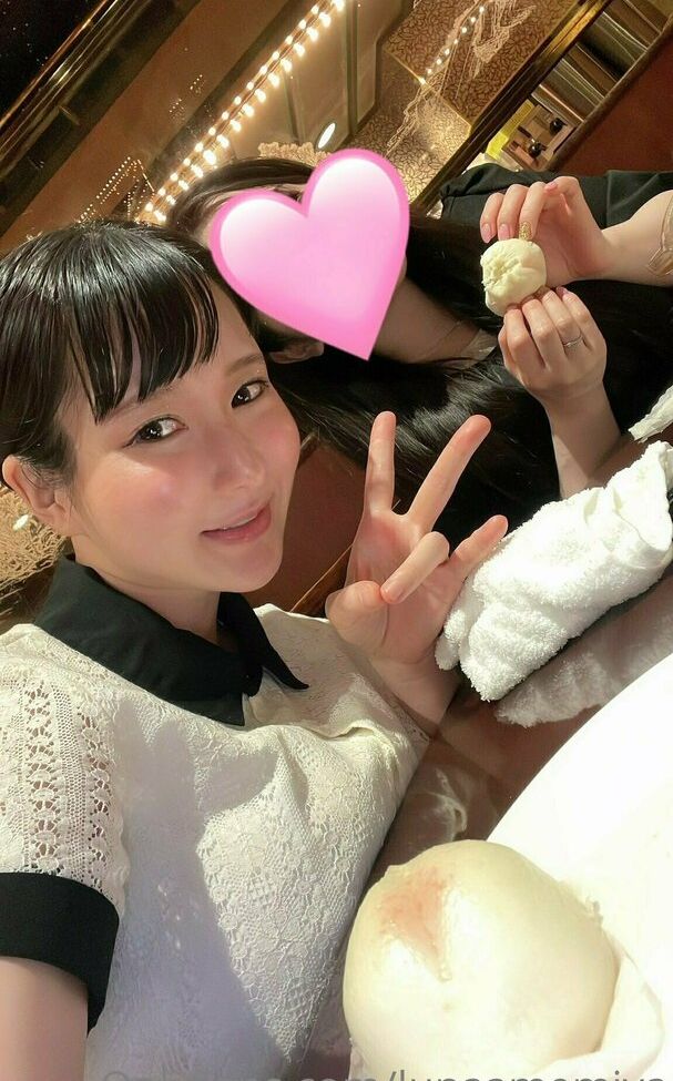 Lunaamemiya desnuda #108942725