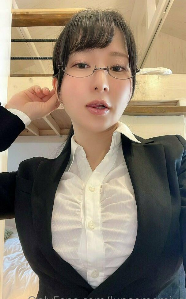 Lunaamemiya desnuda #108942749