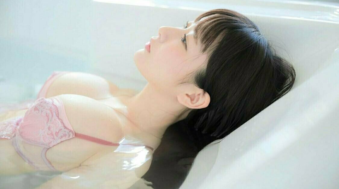 Lunaamemiya desnuda #108942752