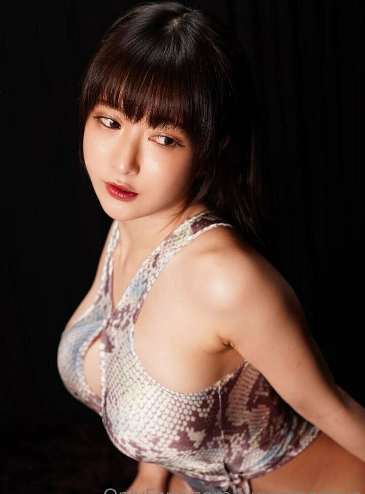 Lunaamemiya desnuda #108942768