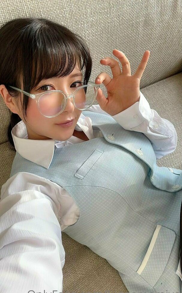 Lunaamemiya desnuda #108942777