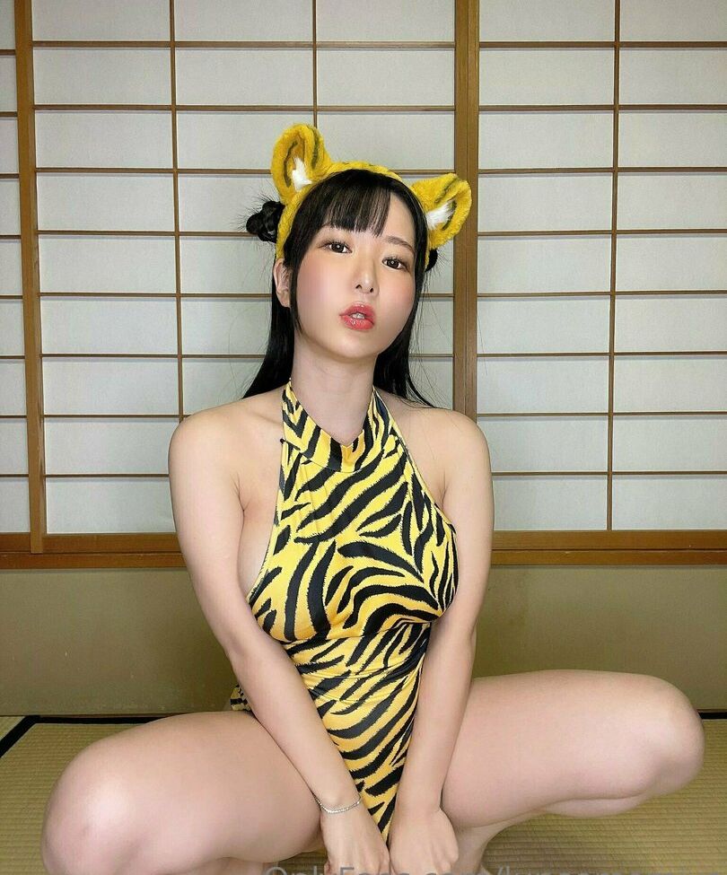 Lunaamemiya desnuda #108942800