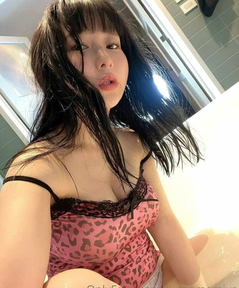 Lunaamemiya desnuda #108942820