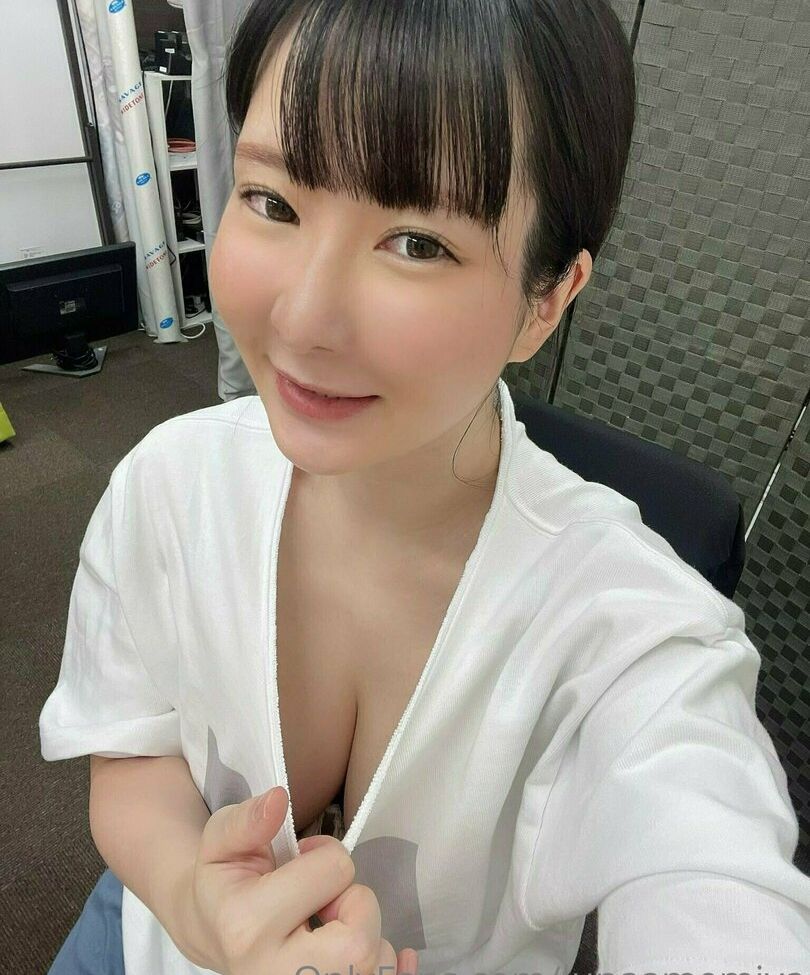 Lunaamemiya desnuda #108942824