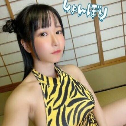 Lunaamemiya desnuda #108942832