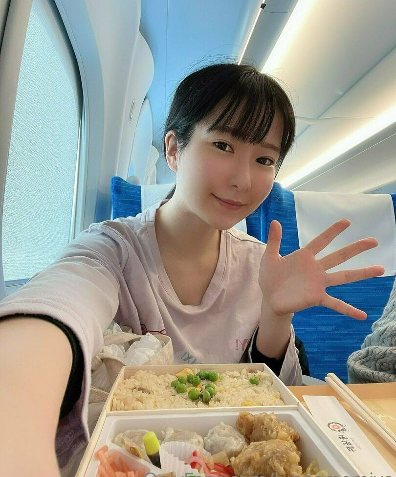 Lunaamemiya desnuda #108942834