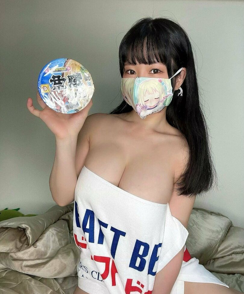 Lunaamemiya desnuda #108942882