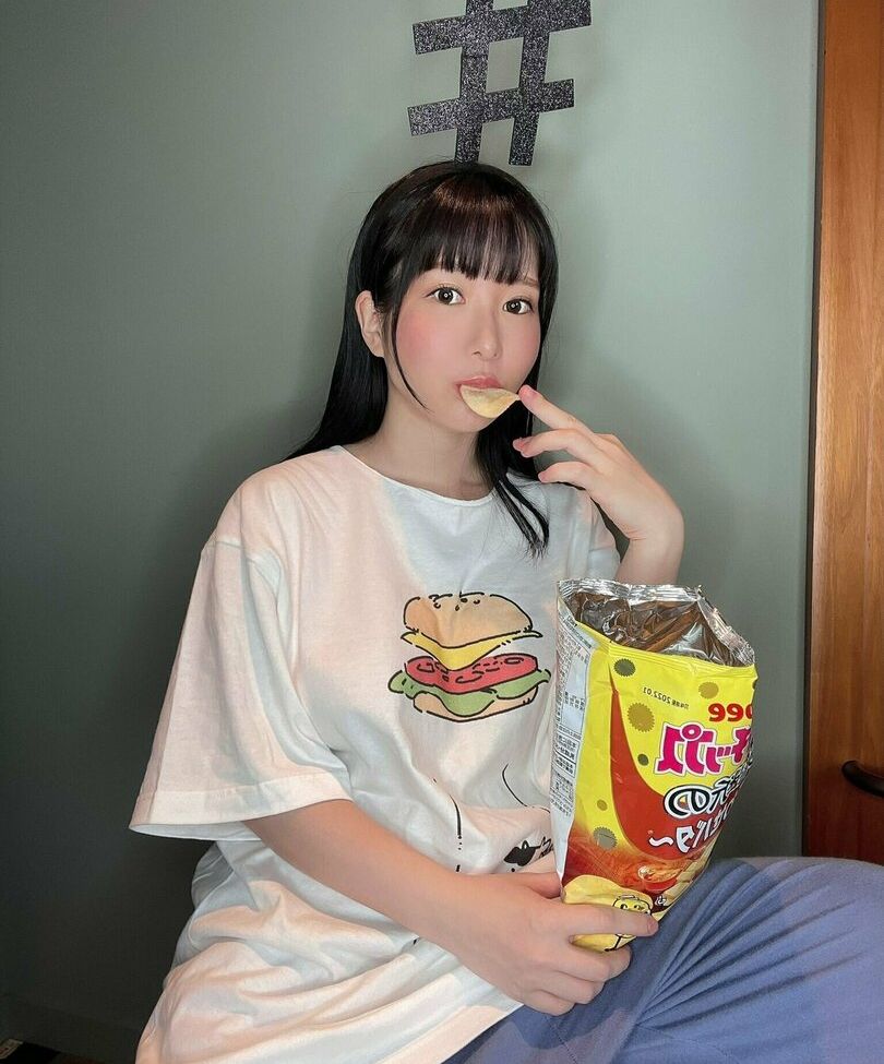 Lunaamemiya desnuda #108942891