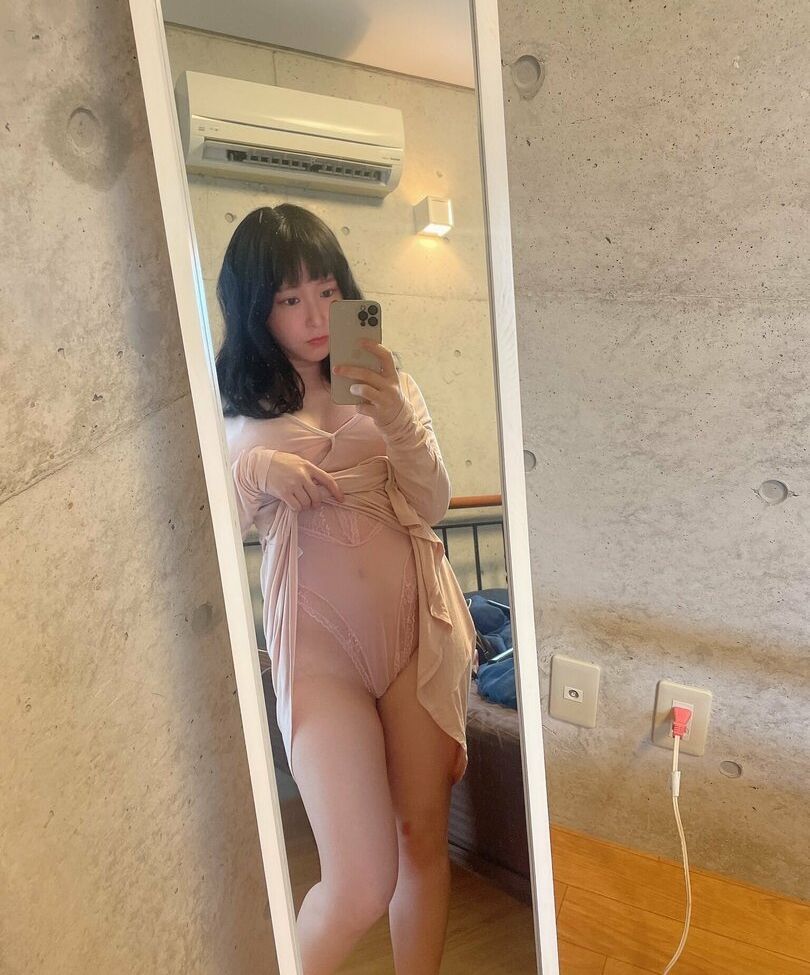 Lunaamemiya desnuda #108942931