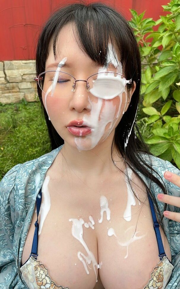 Lunaamemiya desnuda #108943093