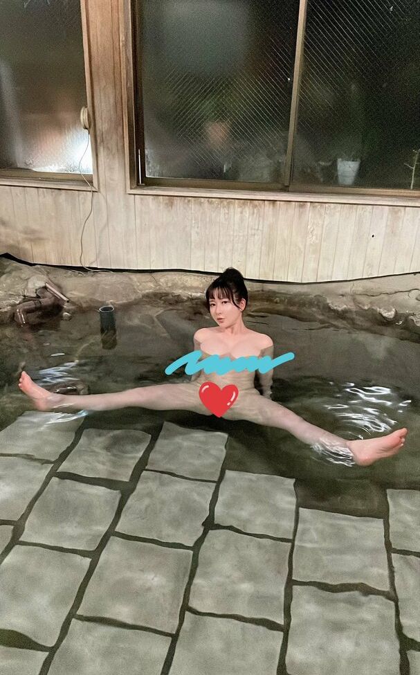 Lunaamemiya desnuda #108943096