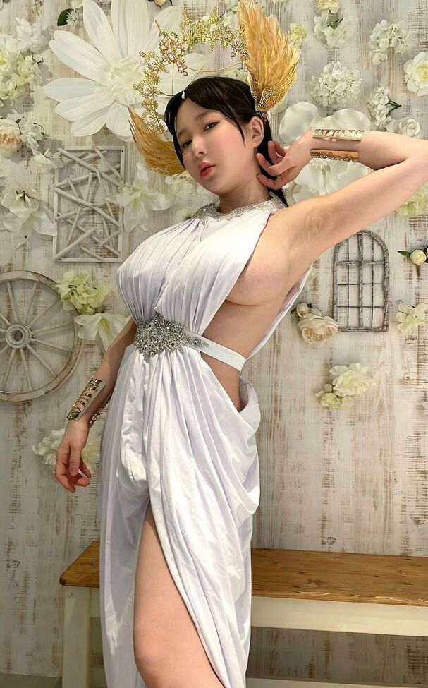 Lunaamemiya desnuda #108943139