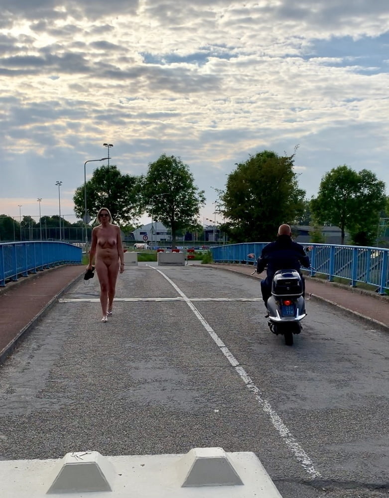 Exposing the Goods #91692771