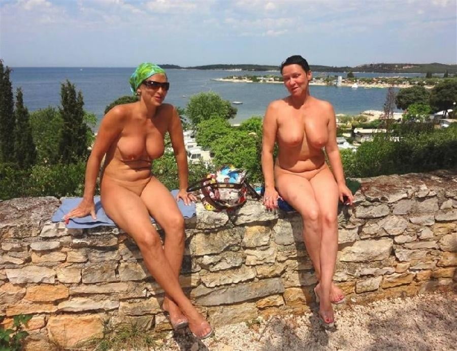 MILF et salopes 422 #94393431