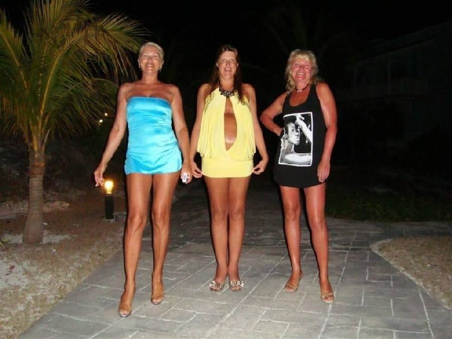 MILF et salopes 422 #94393532
