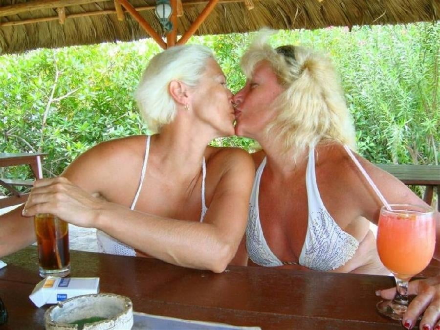 MILF et salopes 422 #94393595