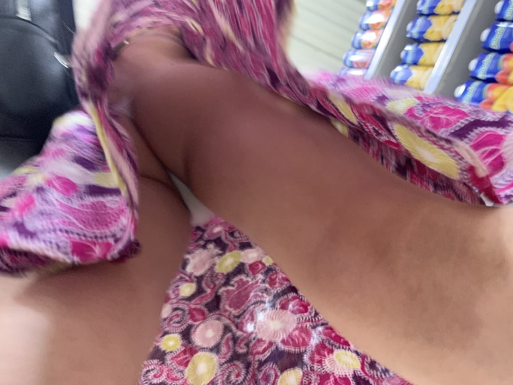Upskirt in centro commerciale
 #94055291
