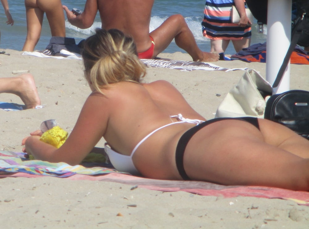 Heißer Arsch brasilianischen Tanga Bikini unten
 #79795110