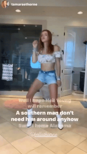 Gifs de famosas calientes 6
 #97470781