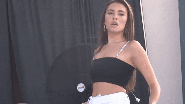 Gifs de famosas calientes 6
 #97470857