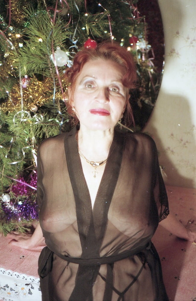 Foto amatoriali russe della donna matura anni 90
 #101229801