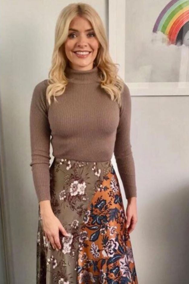 Holly willoughby
 #89135898