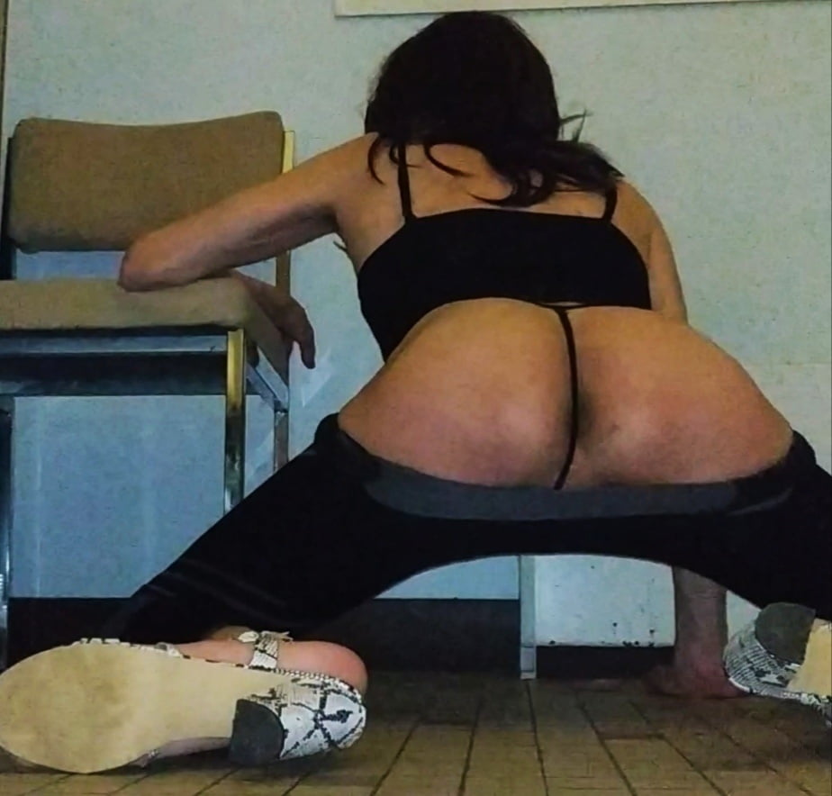 Petit debutante trav
 #89764931