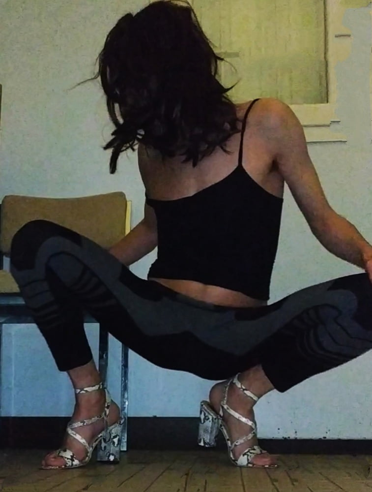 Petit debutante trav
 #89764966