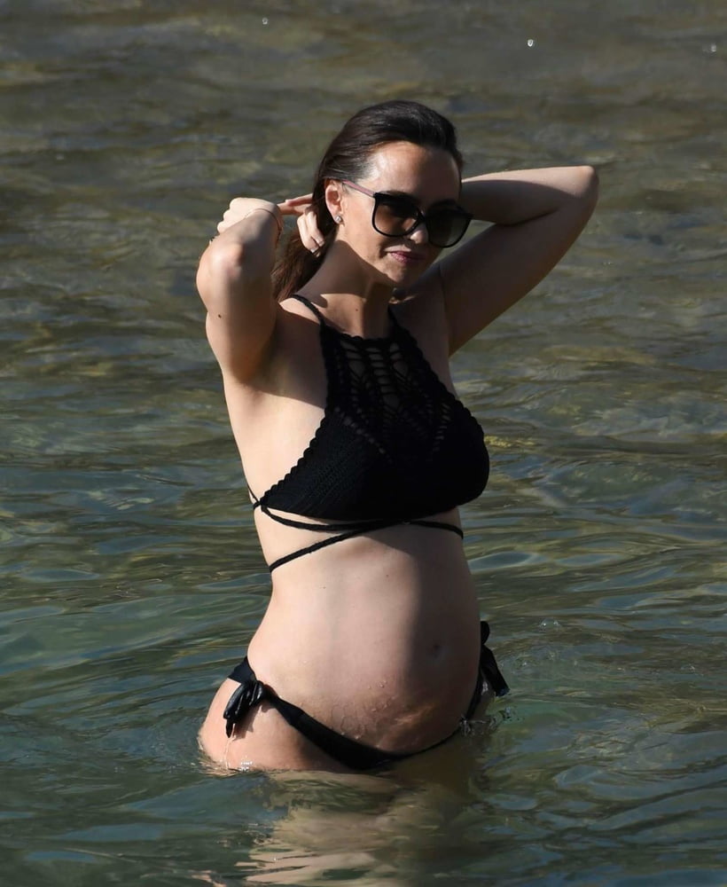 Jennifer Metcalfe pregnant in black bikini #102628594