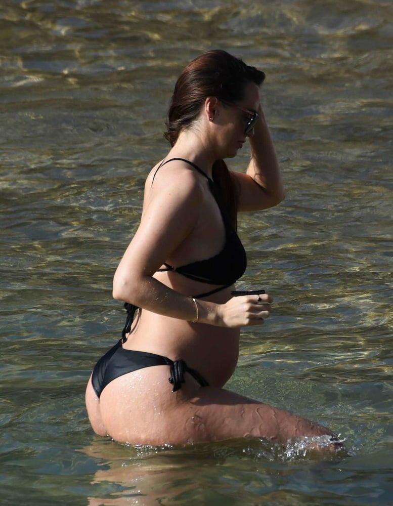 Jennifer metcalfe incinta in bikini nero
 #102628611