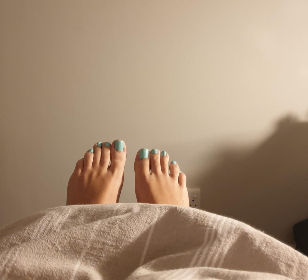 Feet #92764703