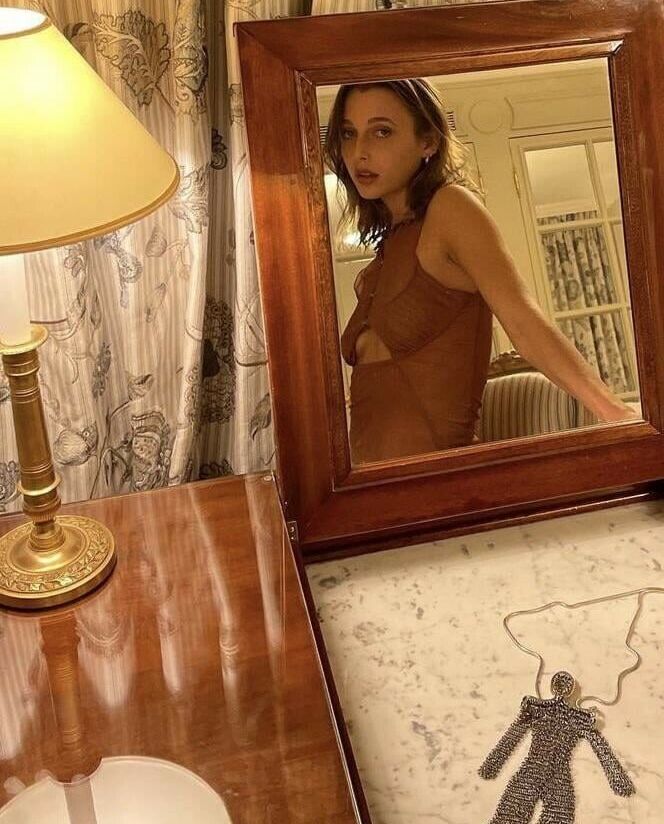 Emma Chamberlain nackt #108607788