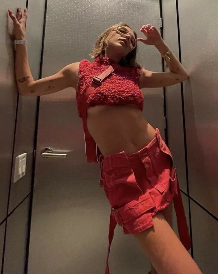 Emma Chamberlain nackt #108607789