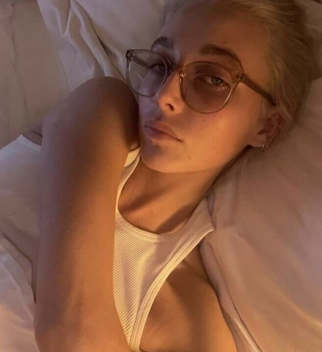 Emma Chamberlain nackt #108607796