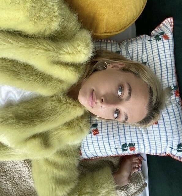 Emma Chamberlain nackt #108607798