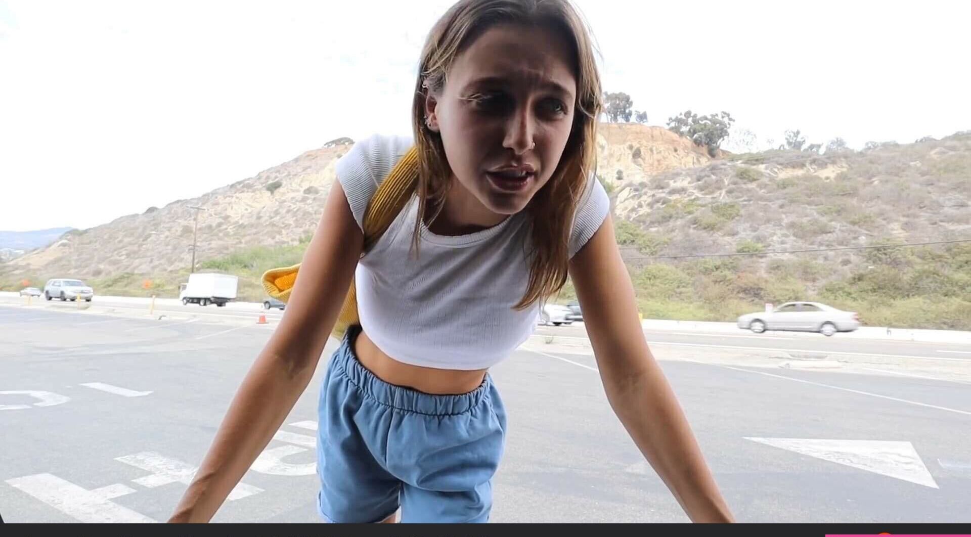 Emma Chamberlain nackt #108607803