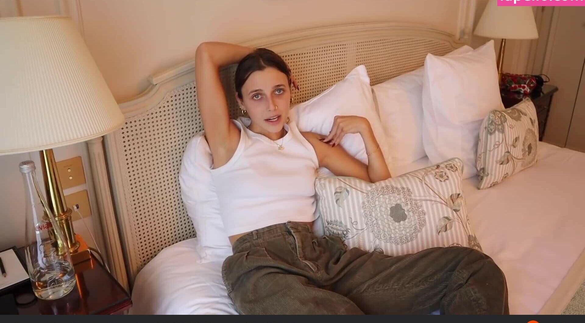 Emma Chamberlain nackt #108607807