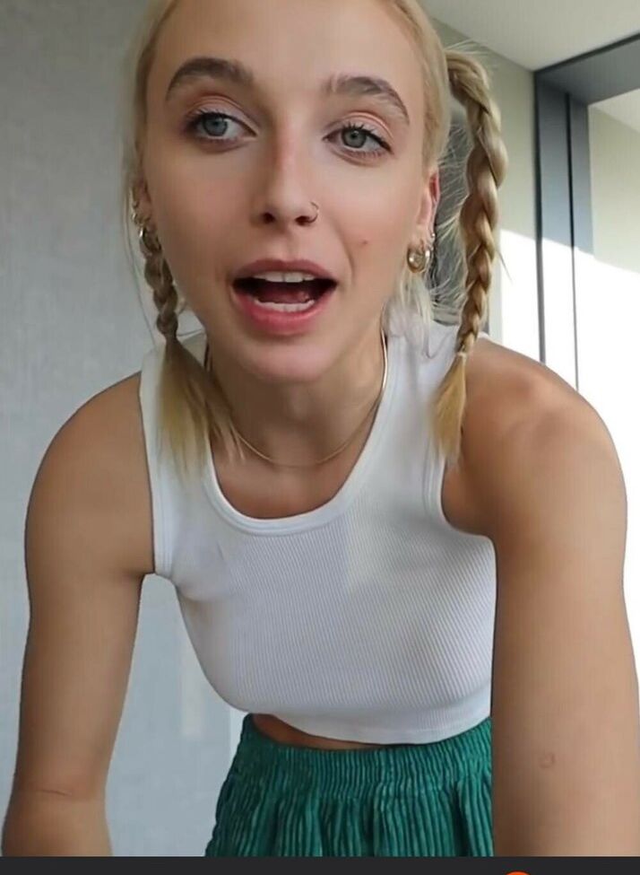Emma Chamberlain nackt #108607818