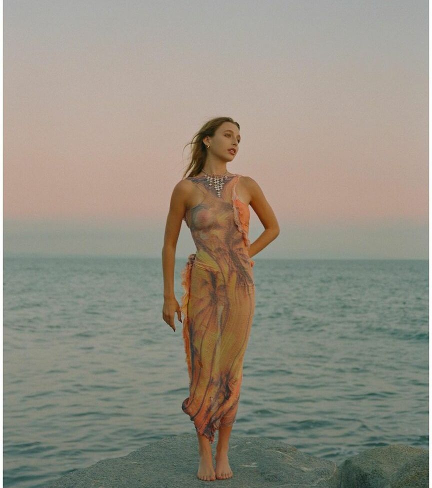 Emma Chamberlain nackt #108607863