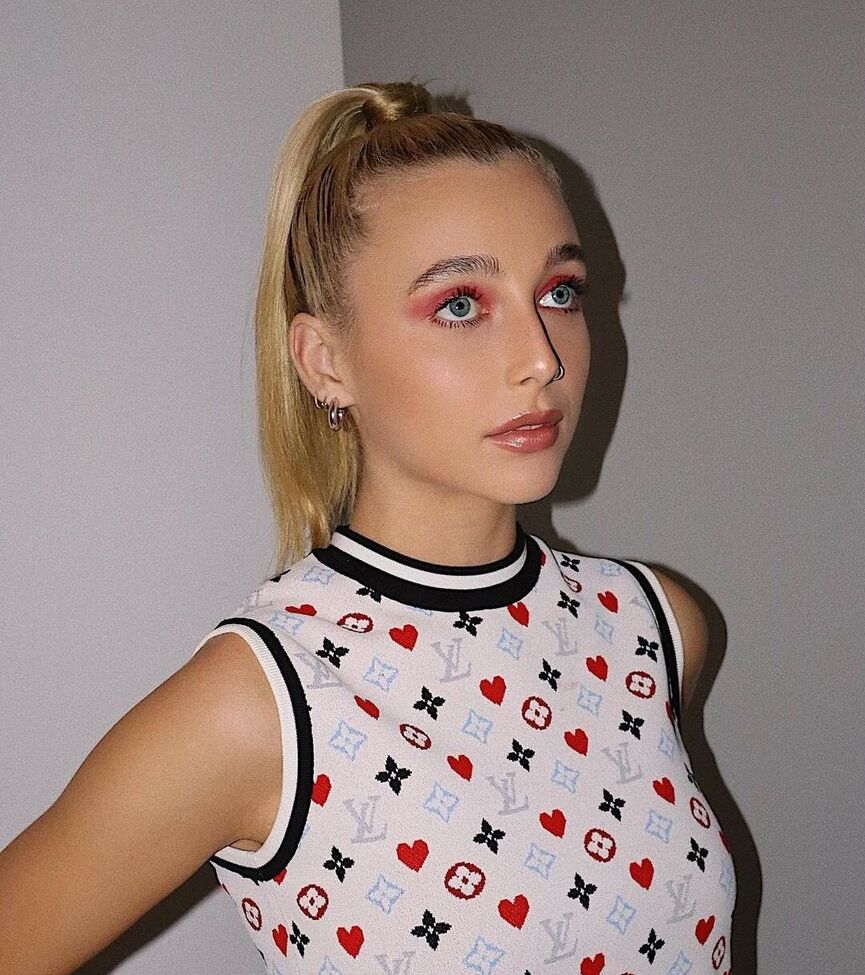 Emma Chamberlain nackt #108607882