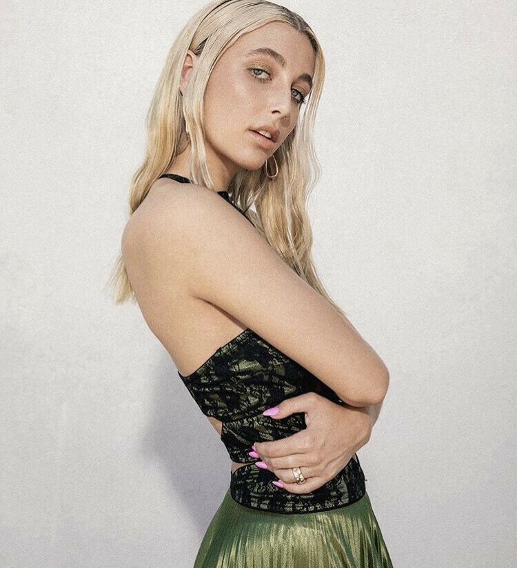 Emma Chamberlain nackt #108607887