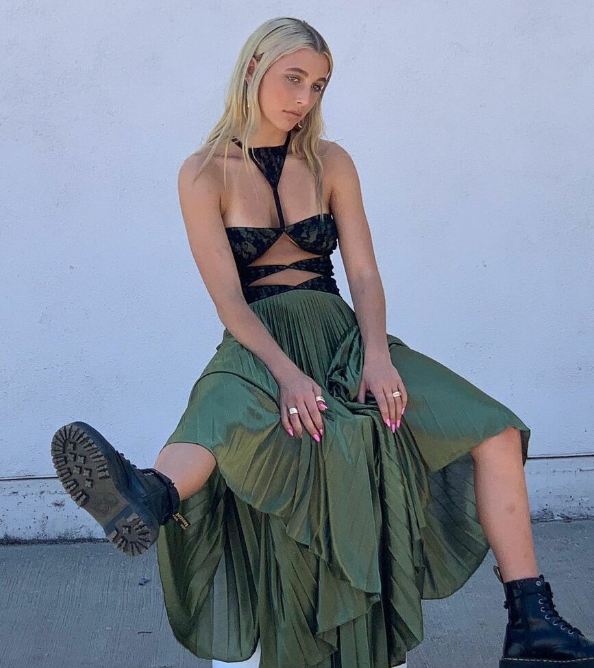 Emma Chamberlain nackt #108607888