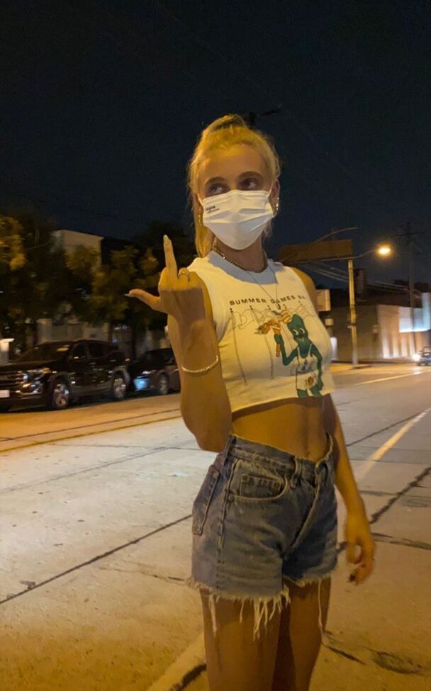 Emma Chamberlain nackt #108607890