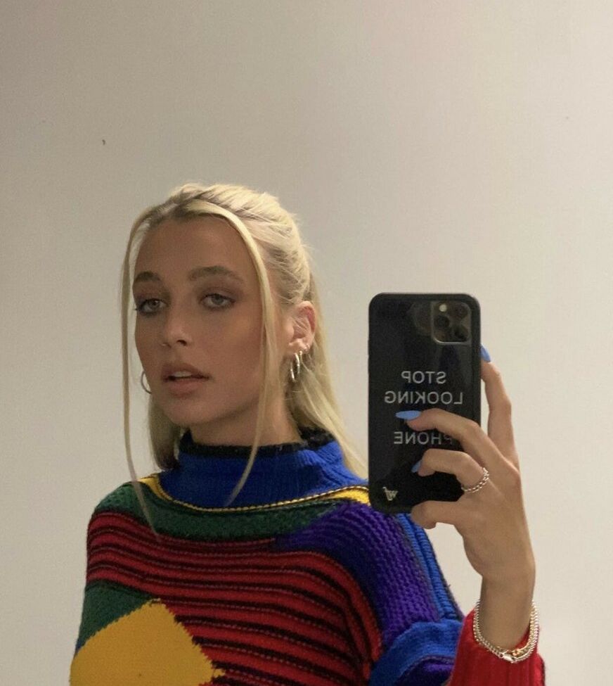 Emma Chamberlain nackt #108607903