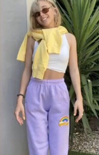 Emma Chamberlain nackt #108607905