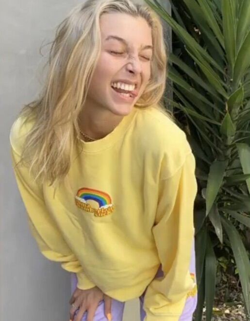 Emma Chamberlain nackt #108607906